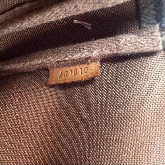 LOUIS VUITTON AUTHENTICATED Monogram Canvas Pochette Accessoires & 46.5" Strap - Picture 3 of 16